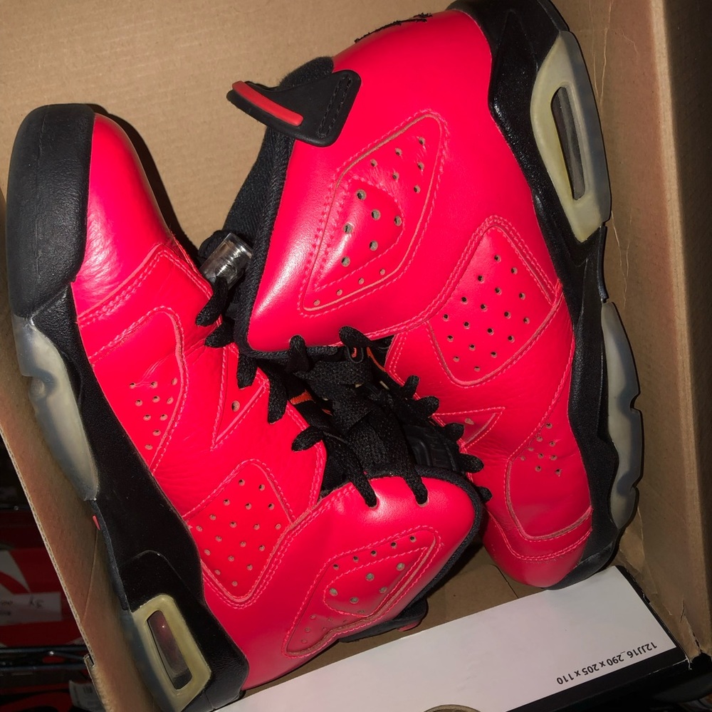 Retro Jordan 6 toro (rare size)
